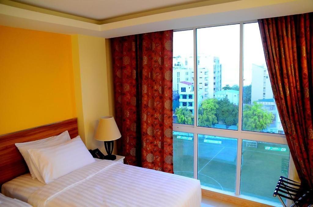 The Grand View Hotel Male Exterior photo