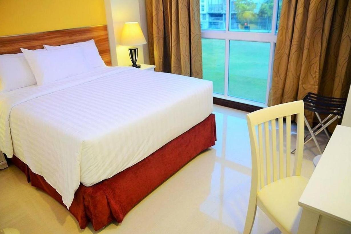 The Grand View Hotel Male Exterior photo