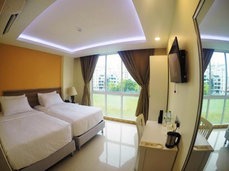 The Grand View Hotel Male Exterior photo